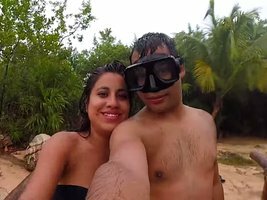 Um jovem casal estava a tirar uma selfie mas não estavam à espera do que aconteceu ...